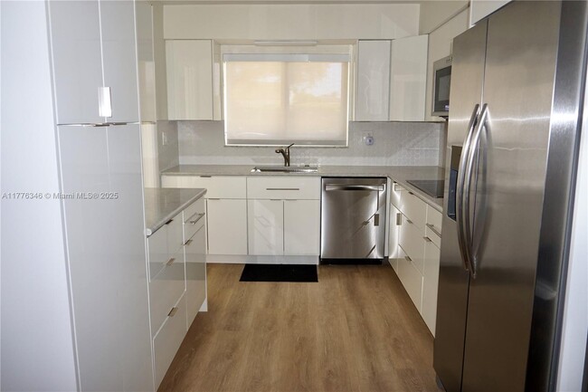 2175 NE 122nd St in North Miami, FL - Building Photo - Building Photo