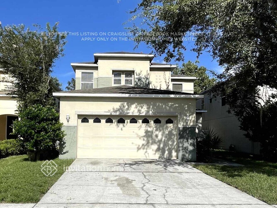 2404 Spring Hollow Loop in Wesley Chapel, FL - Foto de edificio