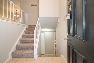 335 Parma Dr in Ballwin, MO - Foto de edificio - Building Photo