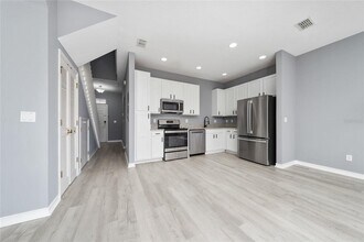 2371 Caravelle Cir in Kissimmee, FL - Building Photo - Building Photo