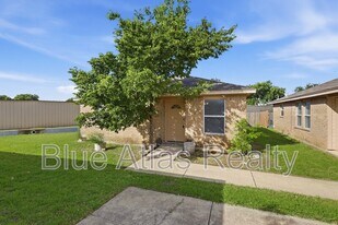 125 Cambridge Dr in Saginaw, TX - Building Photo