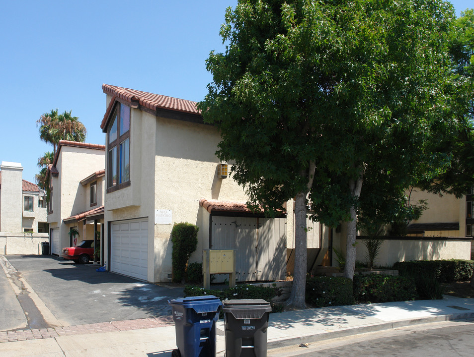 4851 King Cir in Huntington Beach, CA - Building Photo