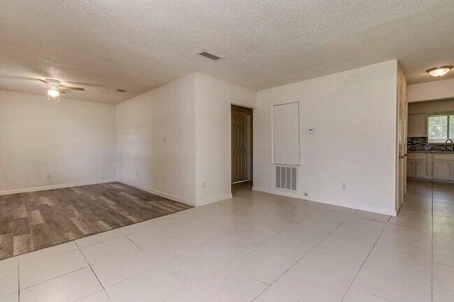 1723 Avenue B in Danbury, TX - Building Photo - Building Photo