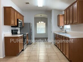 9005 Sun Shower Bend in Austin, TX - Building Photo - Building Photo