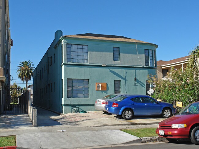 1045 S Norton Ave in Los Angeles, CA - Foto de edificio - Building Photo