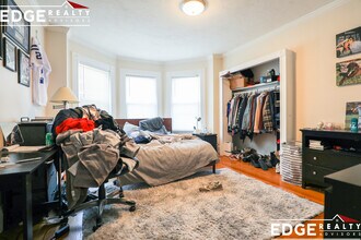 71 Orange St, Unit 2 in Waltham, MA - Foto de edificio - Building Photo