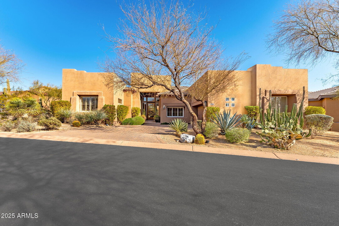 9290 E Thompson Peak Pkwy in Scottsdale, AZ - Building Photo