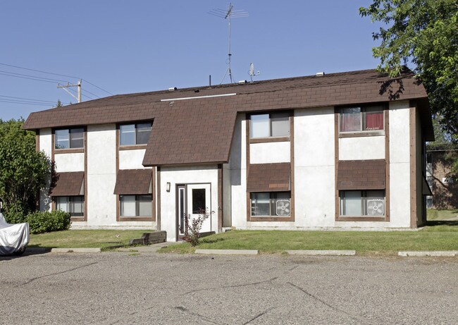 520 13th St S in St. Cloud, MN - Foto de edificio - Building Photo