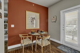 Pecos Flats Apartments in San Antonio, TX - Foto de edificio - Building Photo