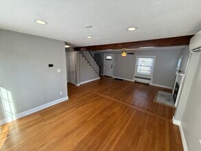 23 Tiverton Pky in Worcester, MA - Foto de edificio - Building Photo