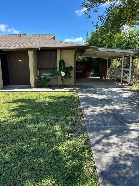 7624 Carrier Rd in Ft. Myers, FL - Foto de edificio