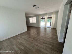 8105 Santillo Dr in Jacksonville, FL - Building Photo - Building Photo