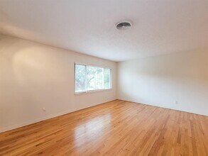 2249 Branard St in Houston, TX - Building Photo - Building Photo