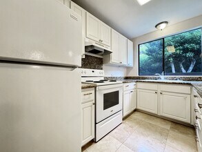 360 Kawaihae St in Honolulu, HI - Building Photo - Building Photo