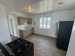 12 Maple Ave in Linden, NJ - Building Photo - Building Photo