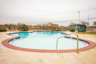 The Gardens of Josey Lane in Carrollton, TX - Building Photo - Building Photo