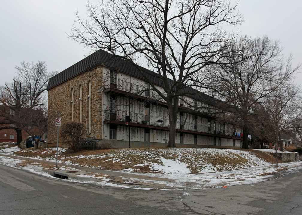 Chez-Bon in Kansas City, MO - Building Photo