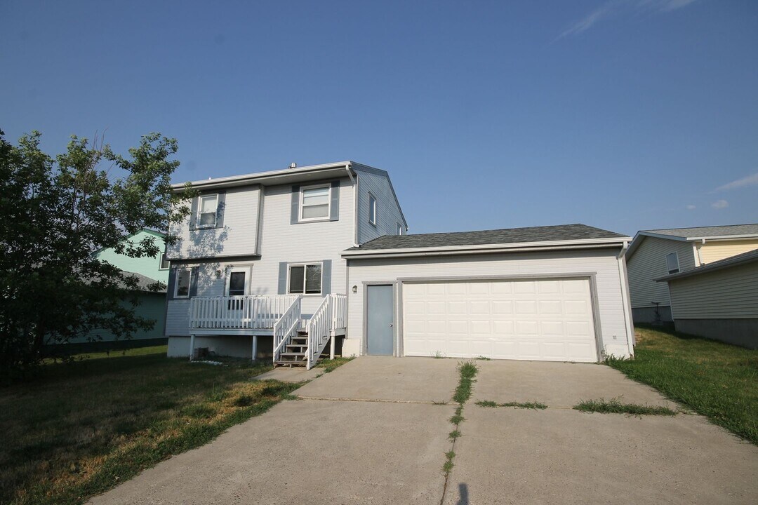 631 Riverwood Ct in Great Falls, MT - Building Photo