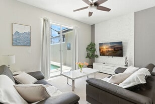 4977 Windermere Ave in Kissimmee, FL - Building Photo