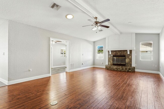 8005 Pepperidge Ln in Port Richey, FL - Building Photo - Building Photo