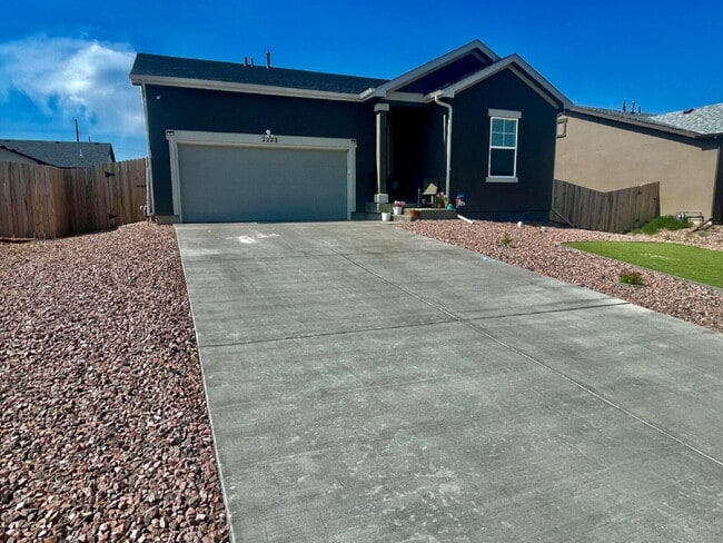 2222 Sunrise Ln in Pueblo, CO - Building Photo - Building Photo