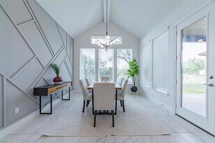 101 Woodstock Cir in Spicewood, TX - Building Photo