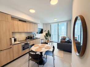 121 NE 5th St, Unit SI FL30-ID1507035P in Miami, FL - Foto de edificio - Building Photo