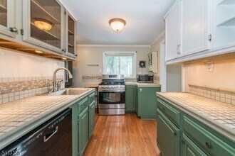 37 Embury Pl in Parsippany Troy Hills, NJ - Building Photo - Building Photo