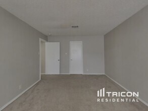 3725 Candlewind Ln in San Antonio, TX - Building Photo - Building Photo