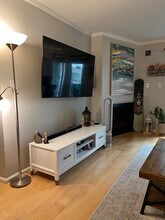 8163 Redlands St in Los Angeles, CA - Foto de edificio - Building Photo