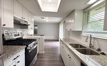 12318 Astoria Blvd in Houston, TX - Building Photo - Building Photo