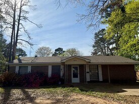 9478 Woodcrest Dr in Shreveport, LA - Building Photo