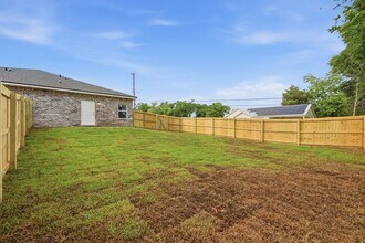 498 North Ave E, Unit A in Crestview, FL - Building Photo - Building Photo