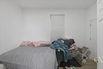 2351 W Charleston St, Unit 2R in Chicago, IL - Building Photo - Building Photo