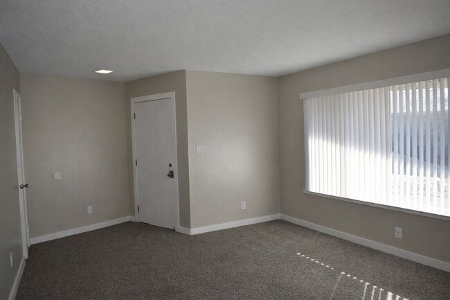 6049 Northcrest Cir in Carmichael, CA - Building Photo - Building Photo