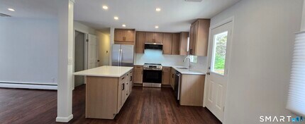 63 Plumtree Ln in Trumbull, CT - Building Photo - Building Photo