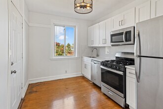 3050 W Cornelia Ave, Unit 3 in Chicago, IL - Building Photo - Building Photo