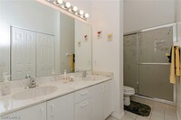 4910 Deerfield Way in Naples, FL - Foto de edificio - Building Photo