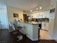 8950 Colonnades Ct E in Bonita Springs, FL - Foto de edificio - Building Photo