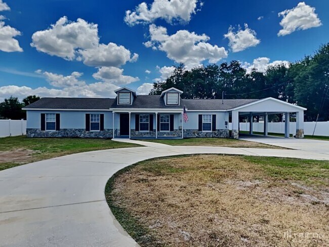 7029 Symmes Rd in Gibsonton, FL - Building Photo - Building Photo
