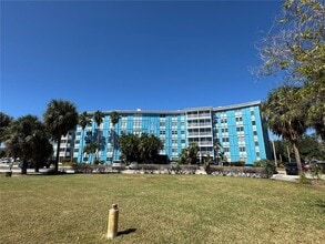 3315 58th Ave S in St. Petersburg, FL - Building Photo - Building Photo