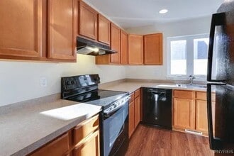 748 Robin Rd in Buffalo, NY - Building Photo - Building Photo