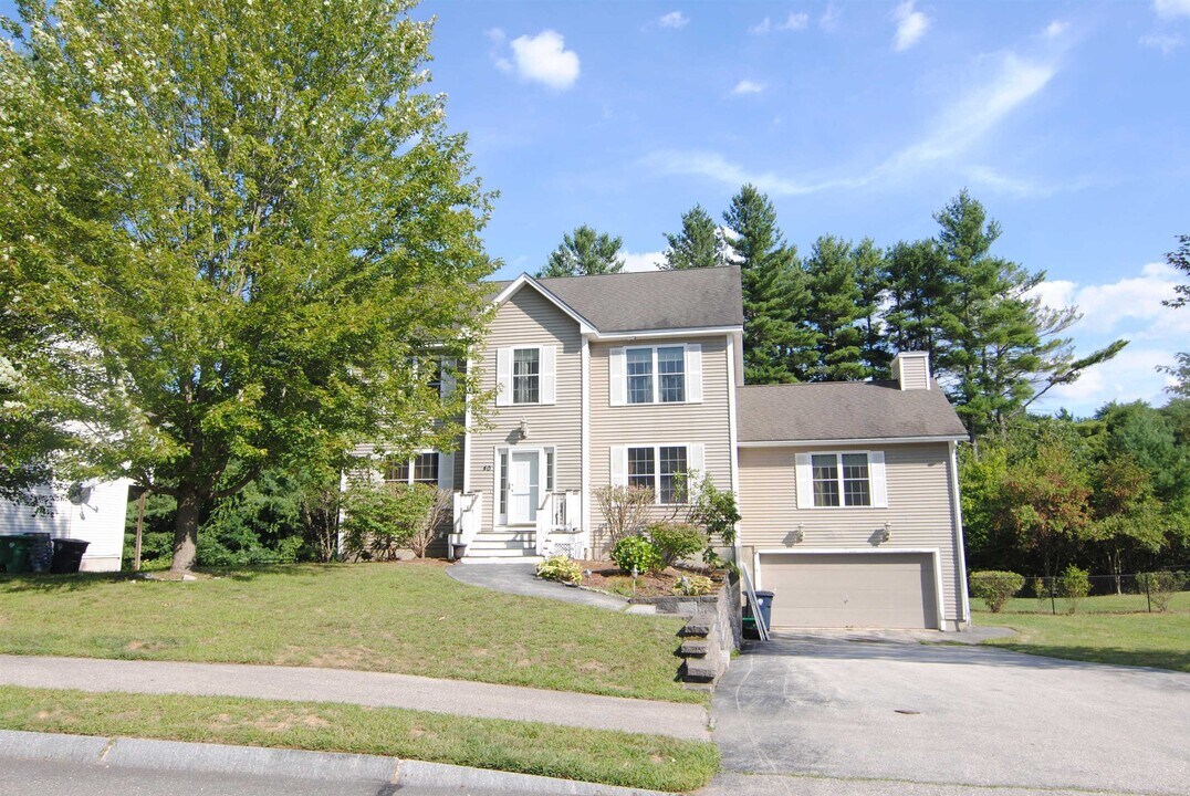 40 Hibiscus Way in Nashua, NH - Building Photo