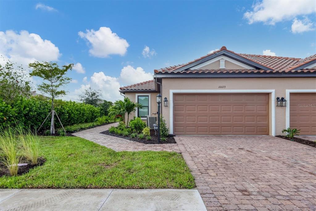 10073 Morning Mist Ln in Sarasota, FL - Building Photo