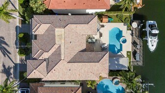 1555 Windjammer Way in Hollywood, FL - Building Photo