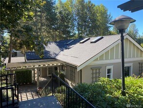 11211 NE 128th St in Kirkland, WA - Building Photo - Building Photo