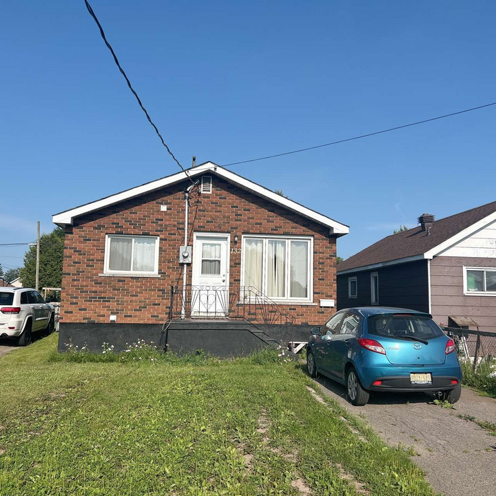 **Charming 3-Bedroom Home in Sault Ste. Ma in Sault Ste Marie, ON - Building Photo
