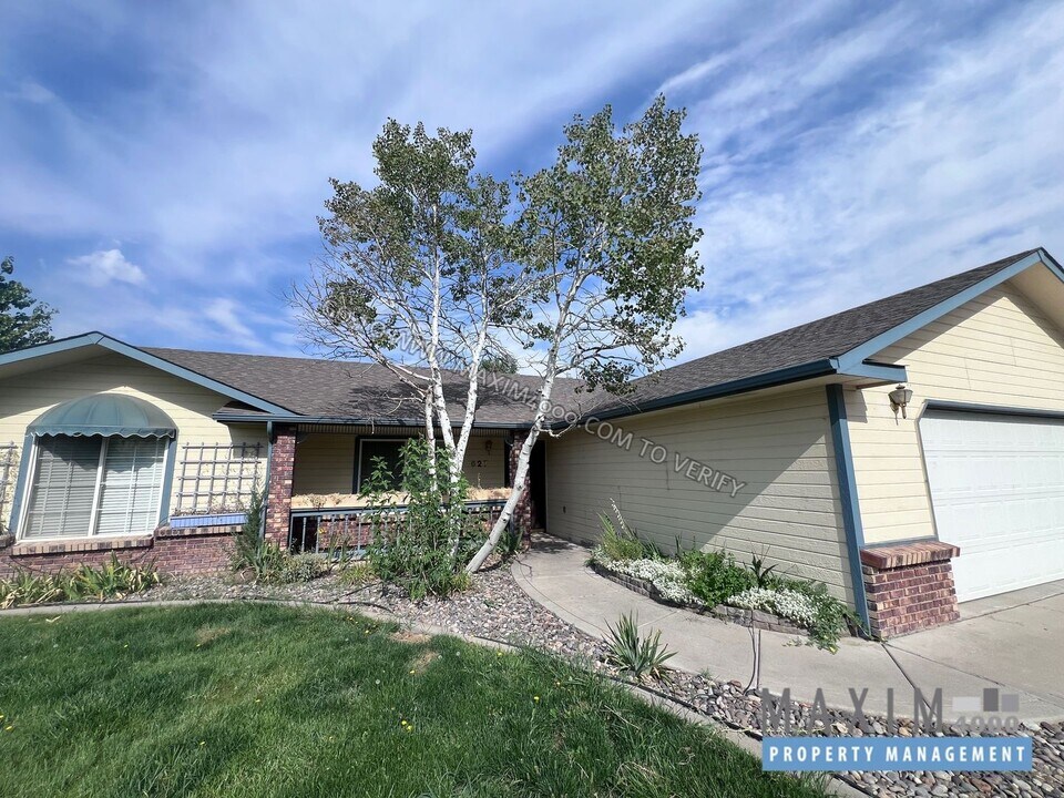 627 Hunter Creek Dr in Grand Junction, CO - Building Photo