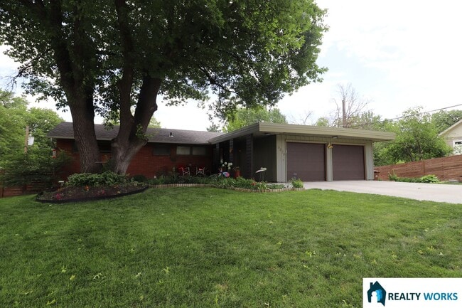 property at 3320 S 42nd St