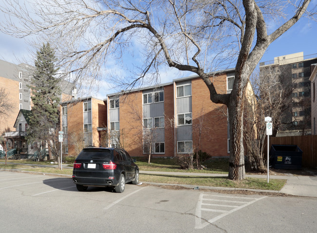 1114 16th Ave SW in Calgary, AB - Building Photo - Building Photo